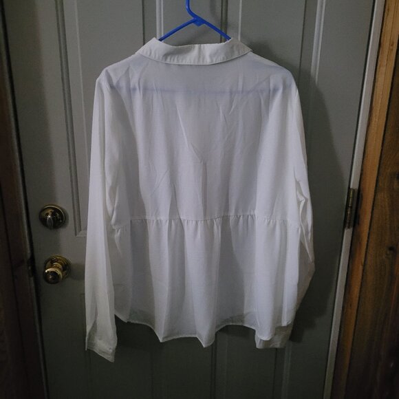 NWOT Lovely White Button Up Shirt with Large Pastel Butterfly Plus Size 3X - Picture 5 of 5